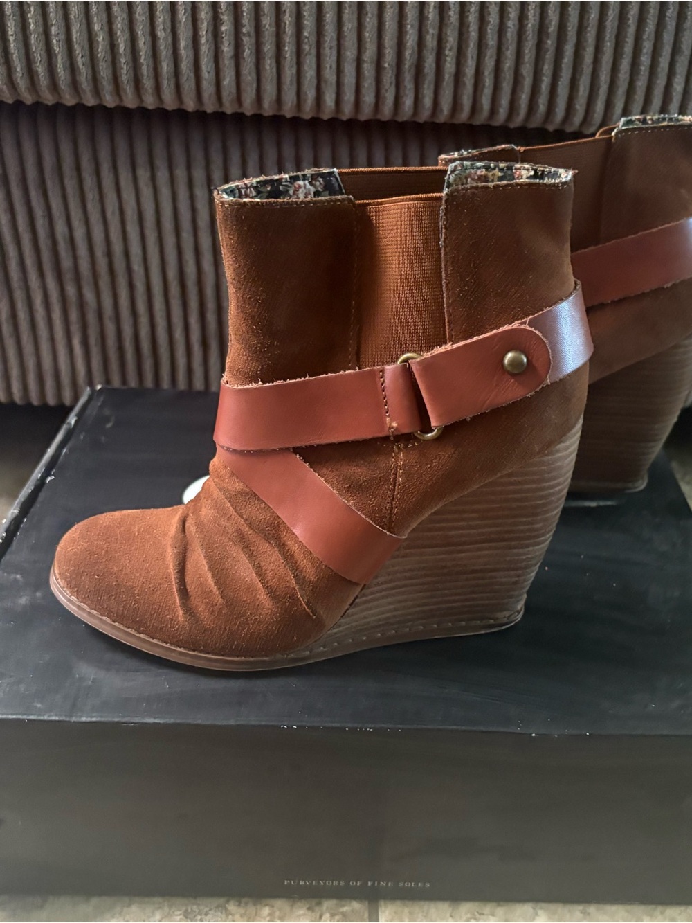 Seychelles Thriller- Wedge Booties- Whiskey Suede- sz 7